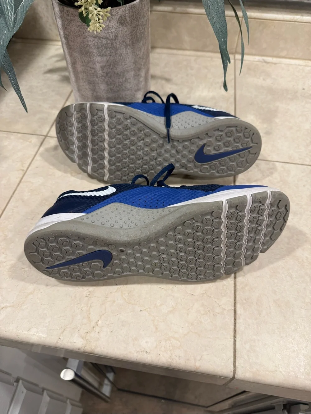 Nike Men’s FLYWIRE Navy and Royal Blue Athletic Sneakers
